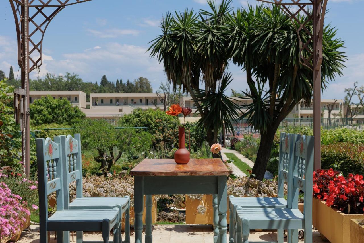 Homely 2bd In Dassia Apartament
